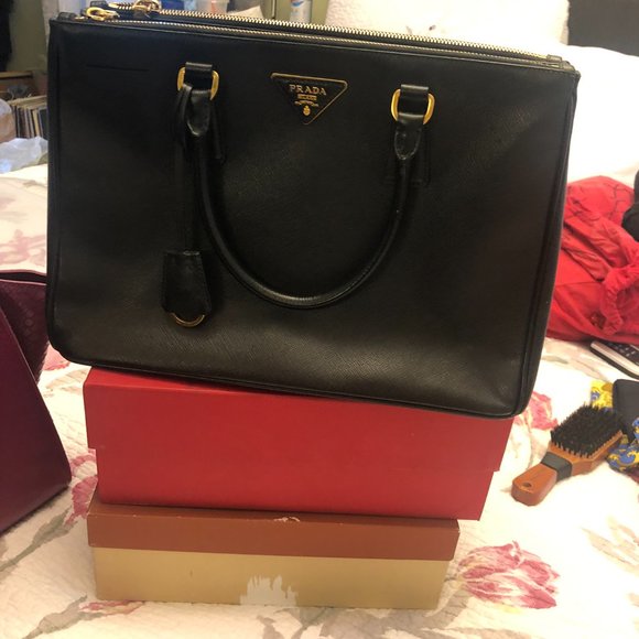 PRADA - LARGE SAFFIANO LEATHER DOUBLE ZIP BAG - Picture 2 of 9